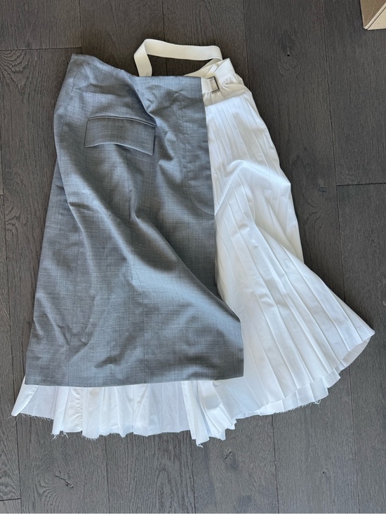 Sacai Dresses & Skirts - Sacai Two-Tone Grey and White Pleated Skirt